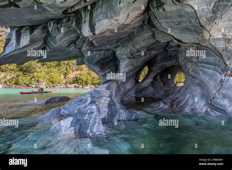 Marble rock formation (Marble Caves, Capillas de Marmol) at Lago ...