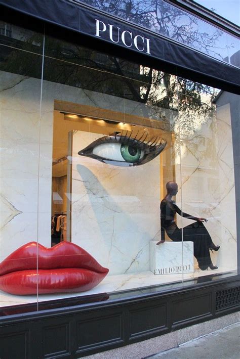 25 Ideas & Design Window Display Home Creative Retail Stores - Vintagetopia | Store window ...