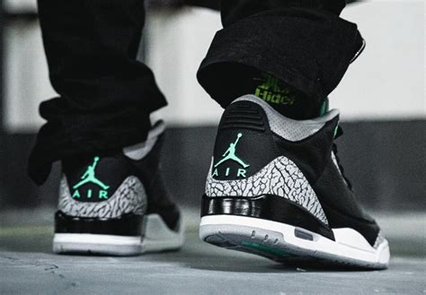 Air Jordan 3 Green Glow CT8532-031