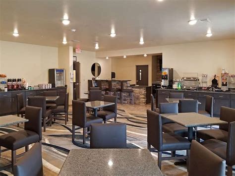 COMFORT INN & SUITES - Prices & Specialty Hotel Reviews (Medina, NY)