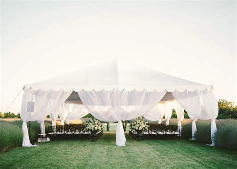 7 Contoh Tenda Dekorasi Pernikahan Paling Menarik dan Elegan - Wedding ...