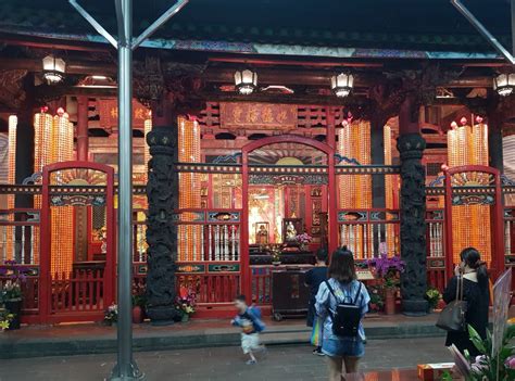 Visit the Magnificent Longshan Temple - Taipei Travel Geek