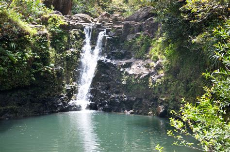 Justin and Lauren Conquer the World! :-): Maui, Hawaii - Hana Highway, Waterfalls Galore