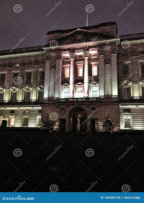 A View of Buckingham Palace at Night Editorial Image - Image of view, trafalgher: 160589145