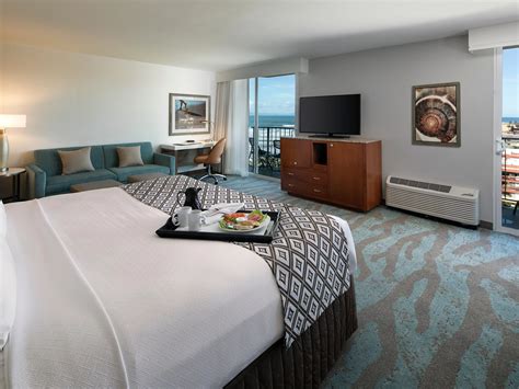 Crowne Plaza Ventura Beach | Hotels in Ventura Beach, CA