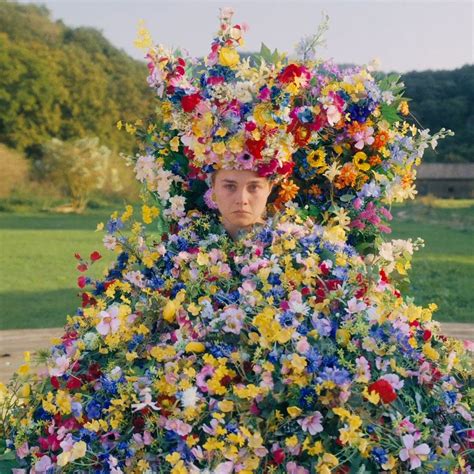 Midsommar: Florence Pugh Considers Ending Theories, May Queen Fandom ...