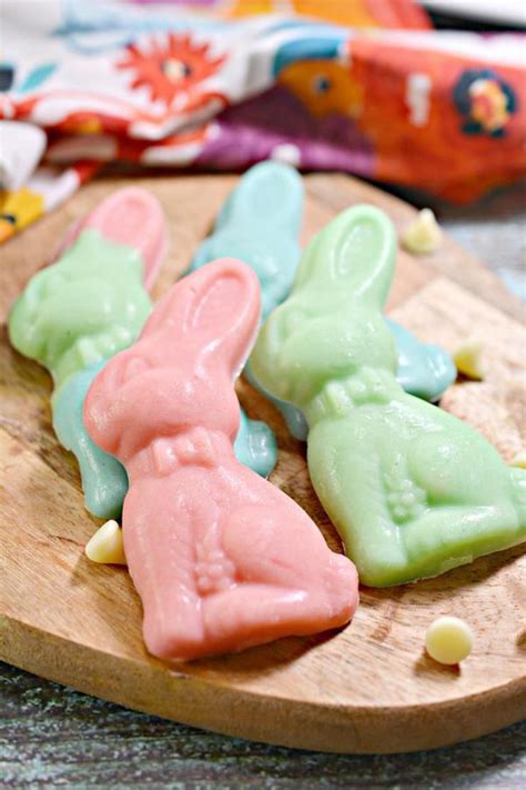 {Easy} Keto White Chocolate Easter Bunnies - Best Low Carb Easter Candy Recipe