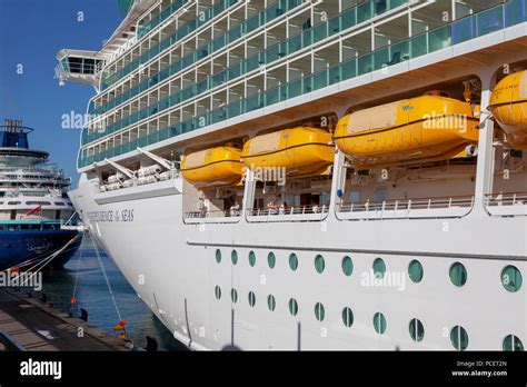 Independence of the Seas, a Freedom class cruise ship operated by the ...