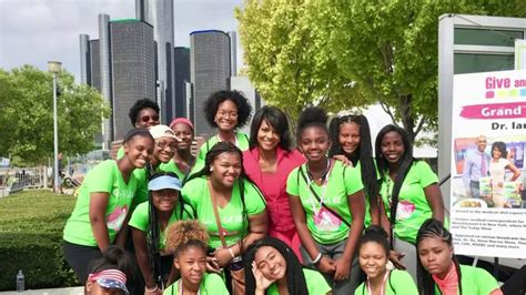 Rhonda Walker Foundation’s Give and Get Fit event goes virtual this year