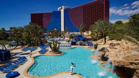 Pool Deck at Rio All-Suite Hotel & Casino - Hotel in in Las Vegas, NV ...