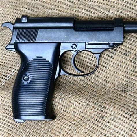 Walther P38 metal replica pistol by Denix - Relics Replica Weapons