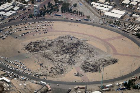 Pilgrims to flock to Mount Arafat to mark most important day of Hajj | Arab News