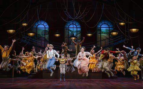 Hugh Jackman and Sutton Foster Charm in New Broadway Revival of 'Music ...