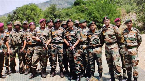 These unseen photos of MS Dhoni in Army uniform will motivate you to ...