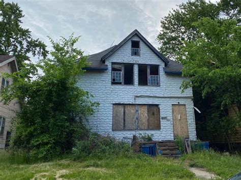 See Inside 3 Abandoned Detroit Homes up for Auction for $1,000 - Business Insider