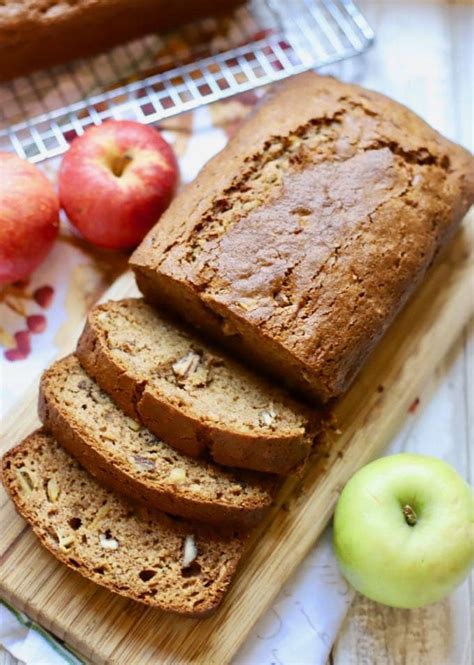 Easy Southern Style Apple Bread Recipe | gritsandpinecones.com