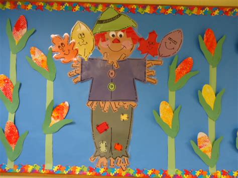 Trinity Preschool Mount Prospect: Fall scarecrow bulletin board- Oak room