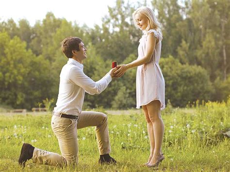 How To Propose A Girl Nicely (3 Romantic Ways) - Bestofshayari