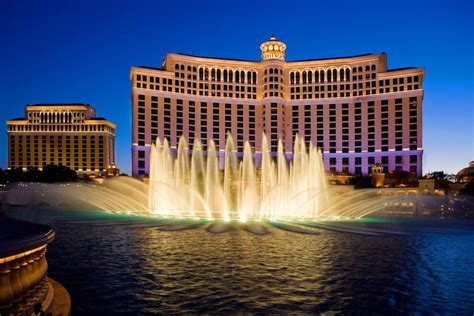 Bellagio Fountain, The Grandest Fountain At The Bellagio Hotel, Las Vegas - Traveldigg.com