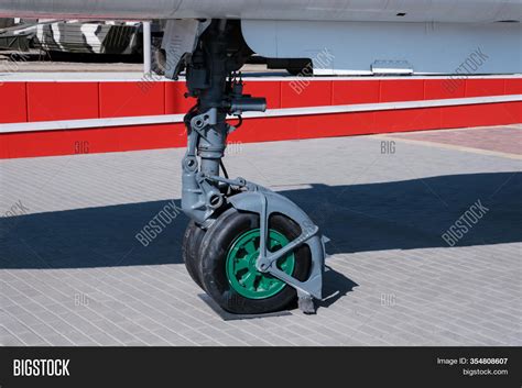 Front Landing Gear Big Image & Photo (Free Trial) | Bigstock