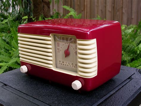 1948 Philco 48-200-1 AM Bakelite Radio | Vintage radio, Antique radio, Retro radios