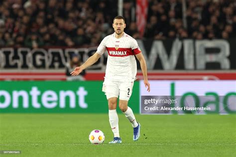 Waldemar Anton of VfB Stuttgart runs with the ball during the... News Photo - Getty Images