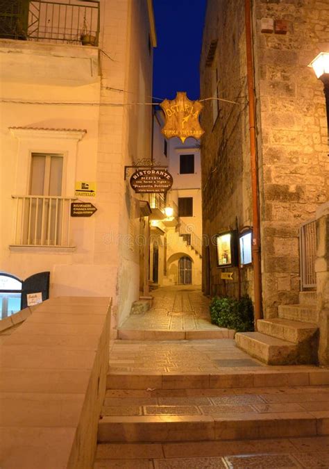 VIESTE - SEP 17: Typical Italian House With Large Roof Terrace Editorial Stock Photo - Image of ...