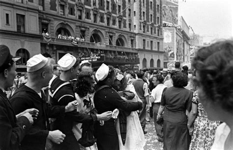 V-J Day Kiss in Times Square: Go Behind the Lens of That Famous Photo ...