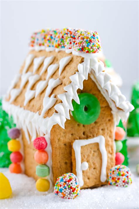 Graham Cracker Gingerbread Houses - Easy Budget Recipes