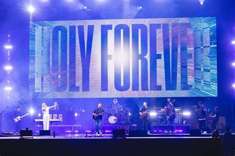 Chris Tomlin "Holy Forever" Live Performance Video From 'Good Friday Nashville' - TCB