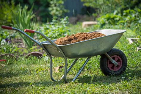 The Best Wheelbarrow UK - Reviews & Buyers Guide (2021)