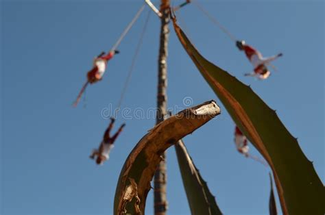 Voladores de Papantla editorial stock image. Image of beautiful - 39573609