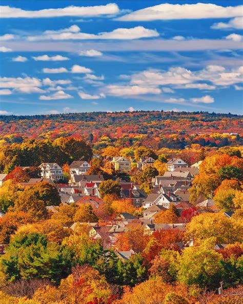 Amazing fall colors in Boston - Massachusetts 🍁🍂🍂🍁 Picture by @greg ...