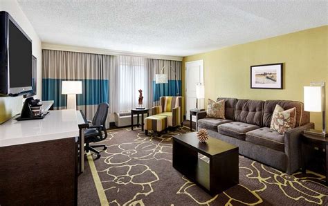 DOUBLETREE BY HILTON CHARLOTTE UPTOWN - 151 Photos & 100 Reviews - 895 ...