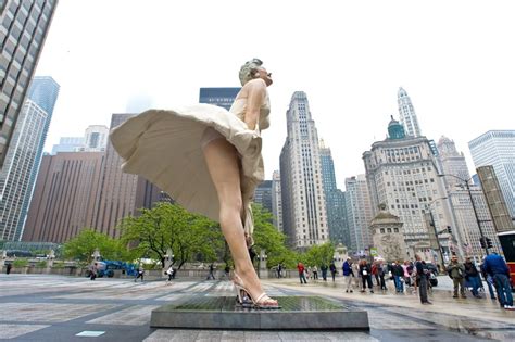 Saucy 26-Foot Marilyn Monroe Statue Causing Uproar in Palm Springs