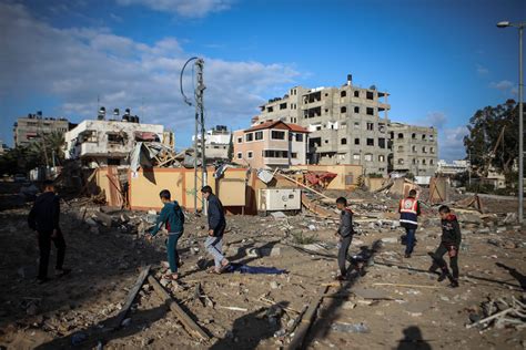 In pictures: Palestinians in Gaza wake up to the aftermath of Israeli bombardment | Middle East Eye