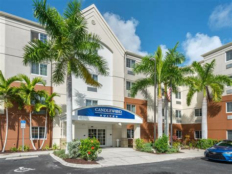 Extended-Stay Hotel in Fort Myers | Candlewood Suites