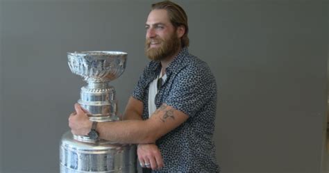 Braden Holtby brings Stanley Cup to Lashburn, Sask. | Globalnews.ca