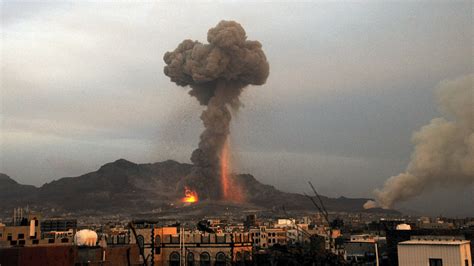 Saudi-led airstrikes target Yemen rebel 'training camp'