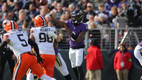 Lamar Jackson Hits Rashod Bateman With 18-Yard Dot | Ravens-Browns Highlights, Week 10