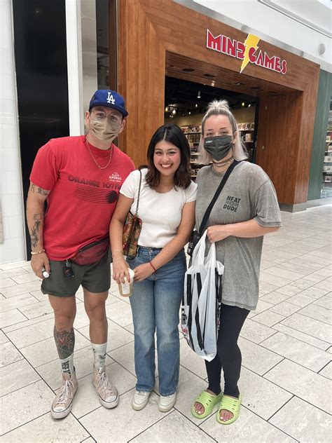 Jenna and Julien with a fan at a mall! : Jennamarbles