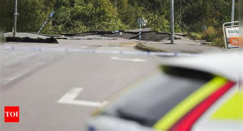 Sweden: A landslide in Sweden causes a huge sinkhole on a highway and 3 are injured when cars ...