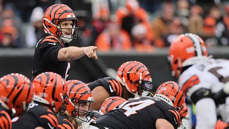 Girlfriend of Bengals' Jake Browning goes viral as she cheers on QB vs ...