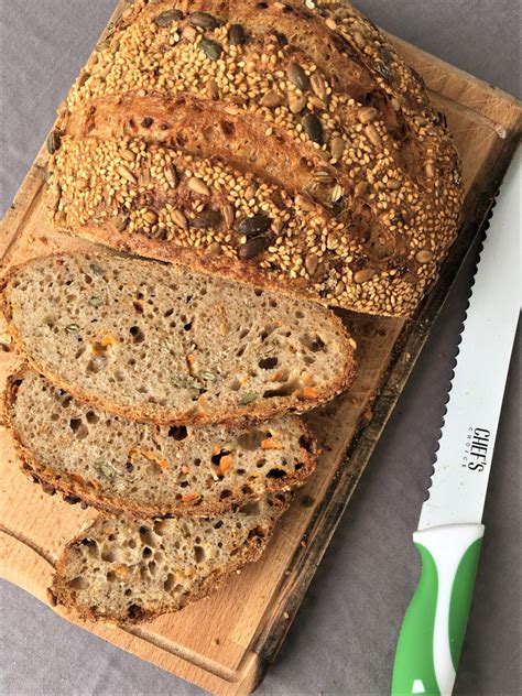 “Muntermacher“ | Mixed Seed and Carrot Bread | German Bread Recipe