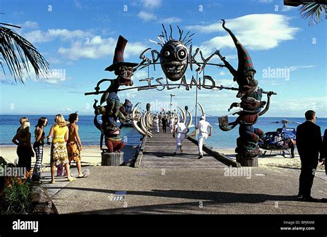 SPOOKY ISLAND PIER SCOOBY-DOO; SCOOBY DOO (2002 Stock Photo, Royalty Free Image: 31146268 - Alamy