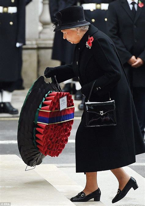 ROBERT HARDMAN: Applause for the Queen as she defies terror threats | Queen elizabeth ii, Queen ...