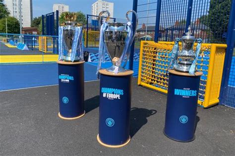 Man City surprise local schoolchildren with all three Treble trophies - Manchester Evening News