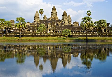 Angkor Wat - Temple in Angkor Archaeological Park - Thousand Wonders