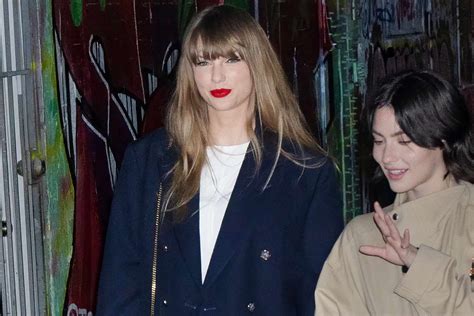 Taylor Swift Has Evening Out with Gracie Abrams in New York City