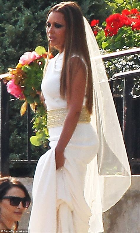 Vanessa Williams dons TWO stunning gowns for wedding to Jim Skrip | Daily Mail Online